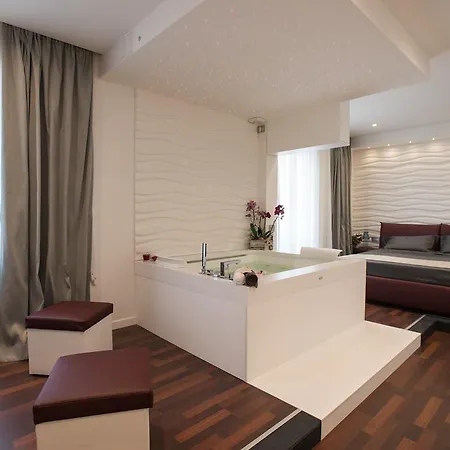 F53 Kevin's Charming Alghero